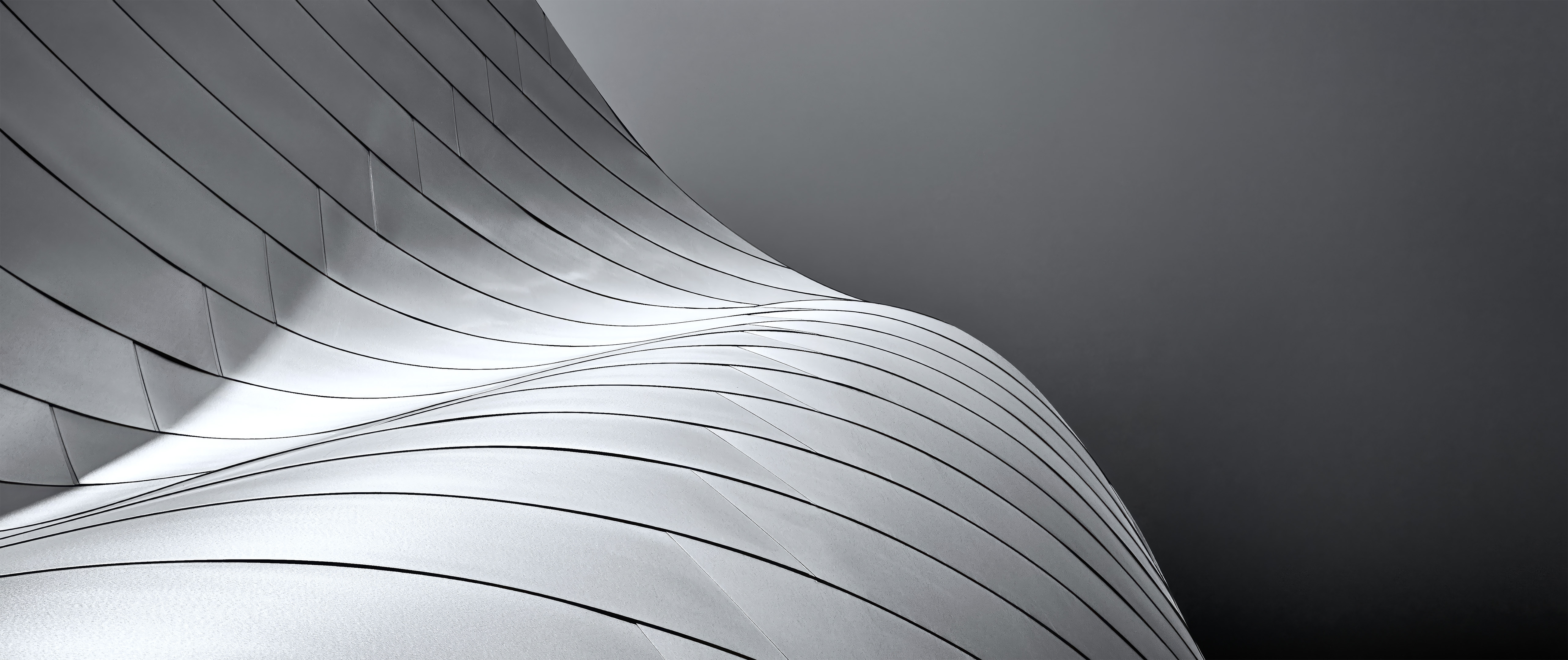 Curving forms of teh Disney Concert hall in Los Angeles, CA