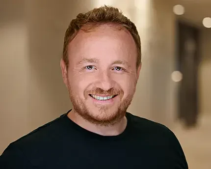 Corporate headshot of a startup engineer in Silicon Valley, showcasing a professional and friendly demeanor.